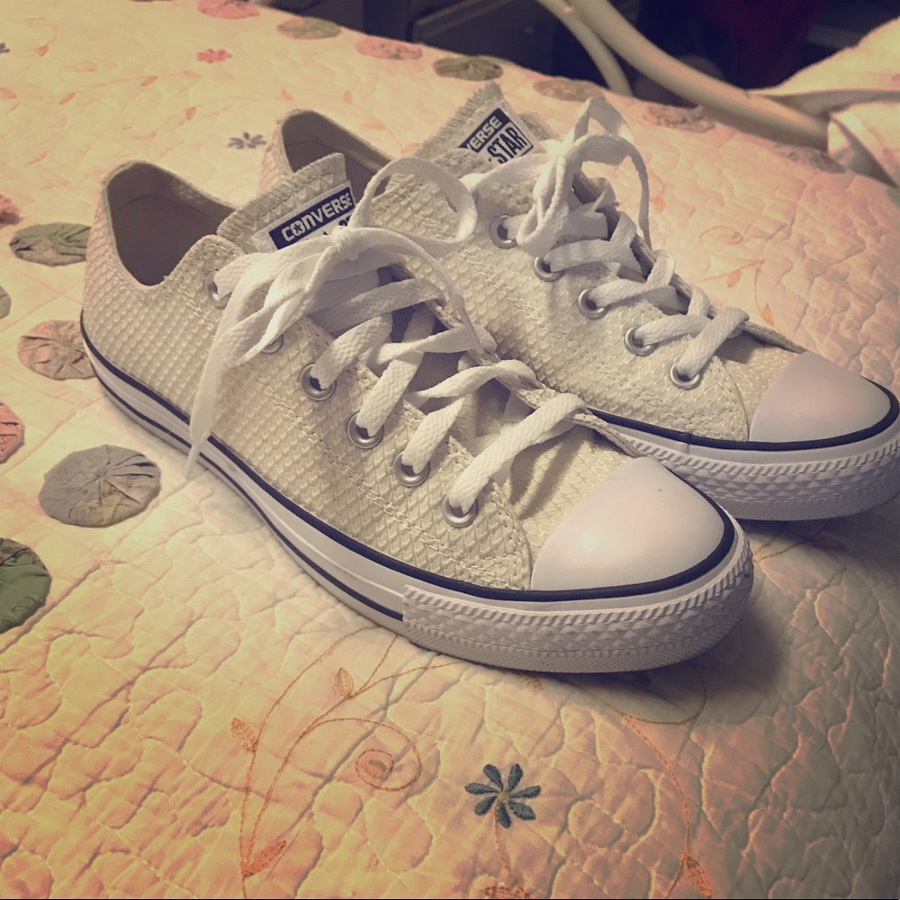 Creme Converse